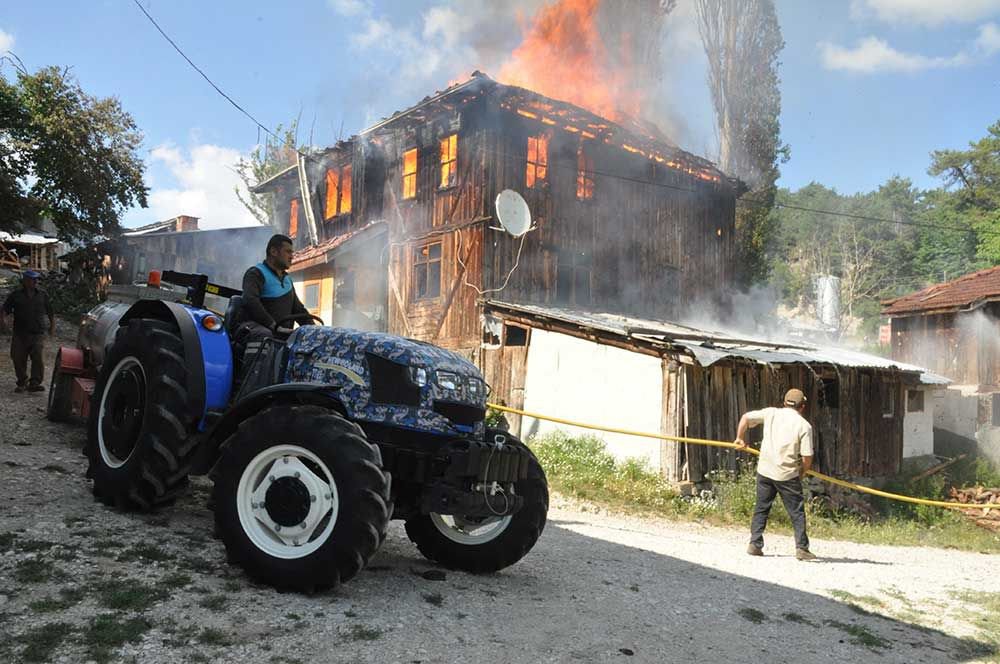 AHŞAP EV KULLANILAMAZ HALE GELDİ