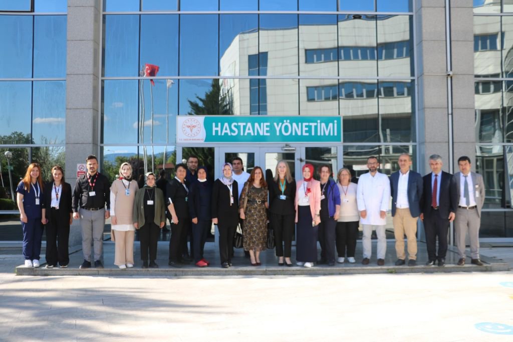 ALKIŞLAR SAĞLIK ÇALIŞANLARINA