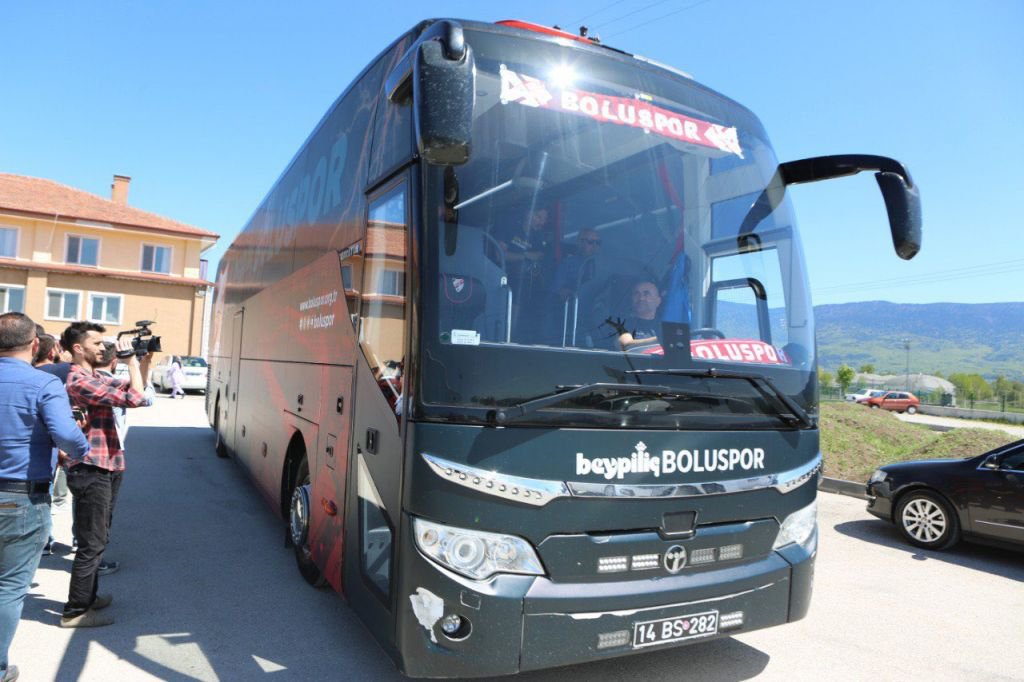 BAŞKAN ÖZCAN TAKIM OTOBÜSÜYLE ANKARA’YA GİTTİ