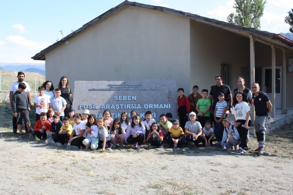 BİNLERCE YILLIK FOSİLLERİ MERAKLA İNCELEDİLER