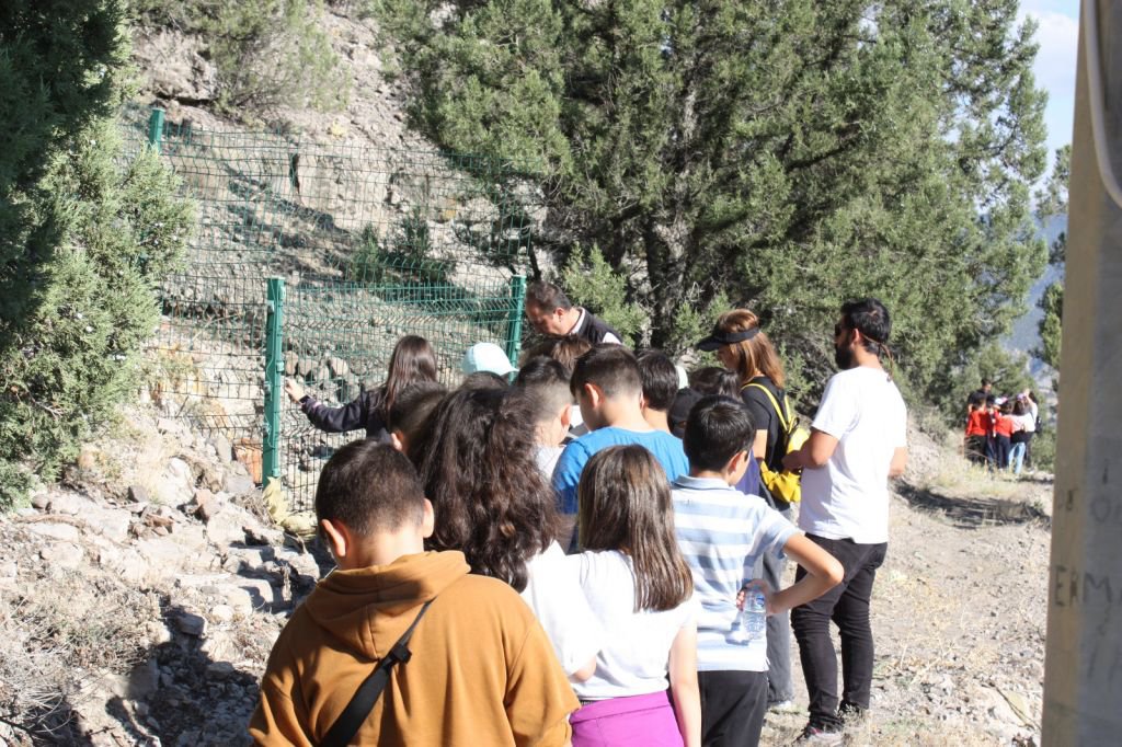 BİNLERCE YILLIK FOSİLLERİ MERAKLA İNCELEDİLER