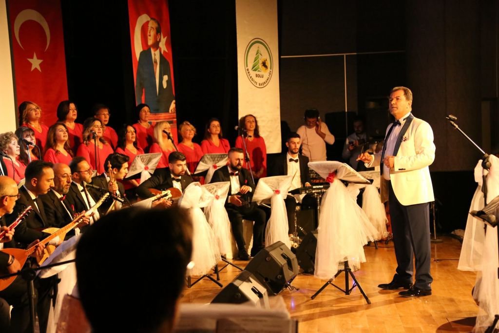 BOLU BELEDİYESİ 145. YILINI TÜRKÜLERLE KUTLADI