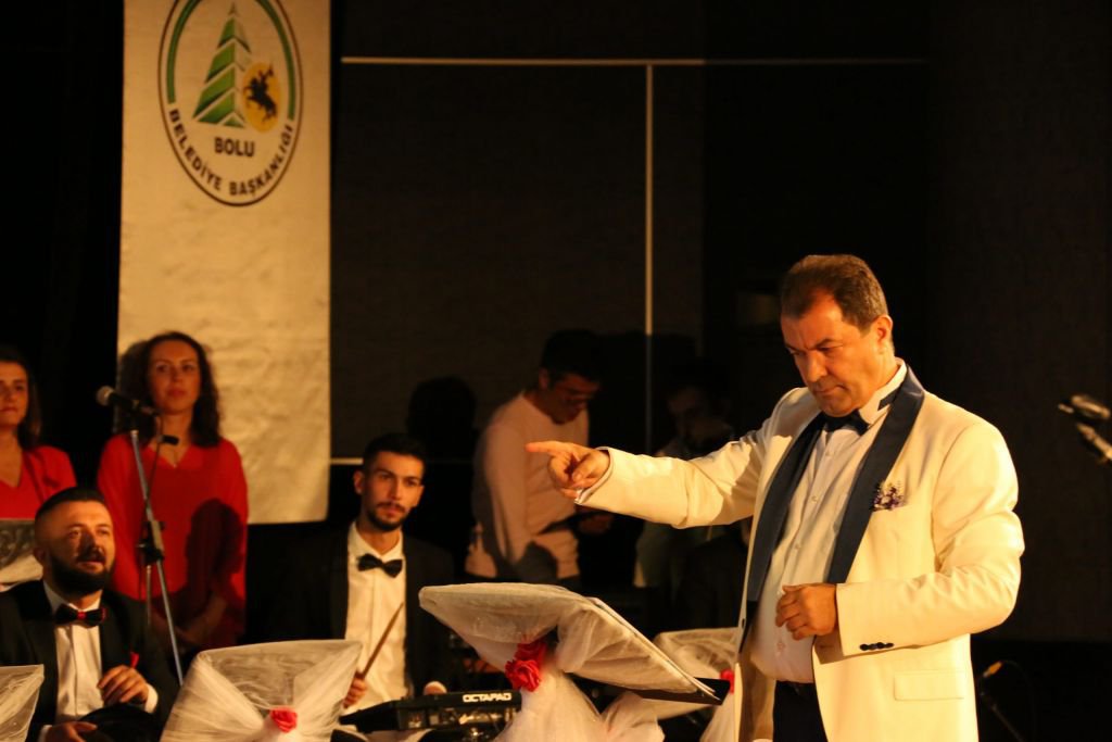 BOLU BELEDİYESİ 145. YILINI TÜRKÜLERLE KUTLADI