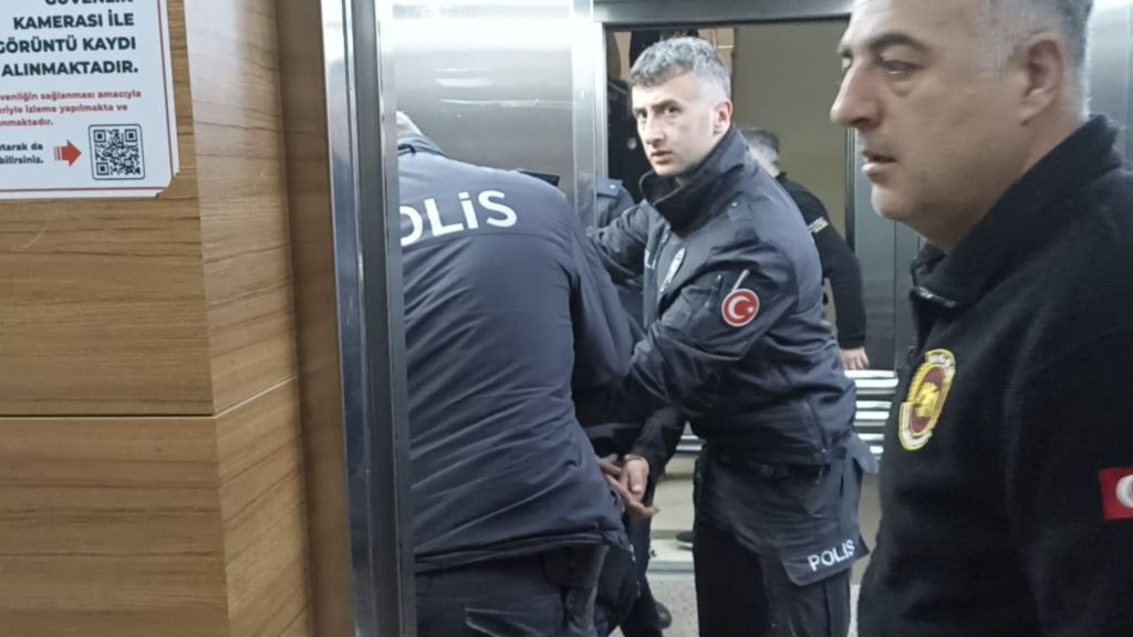 BOLU BELEDİYESİNDE BIÇAKLI SALDIRI