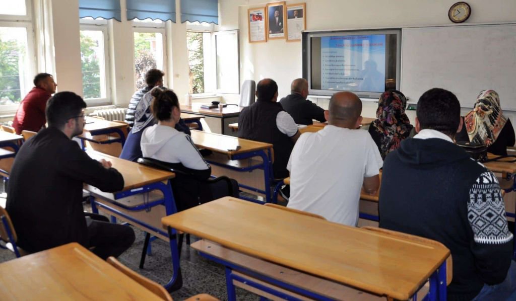 BOLU HALK EĞİTİM KURSLARI TAM GAZ DEVAM EDİYOR