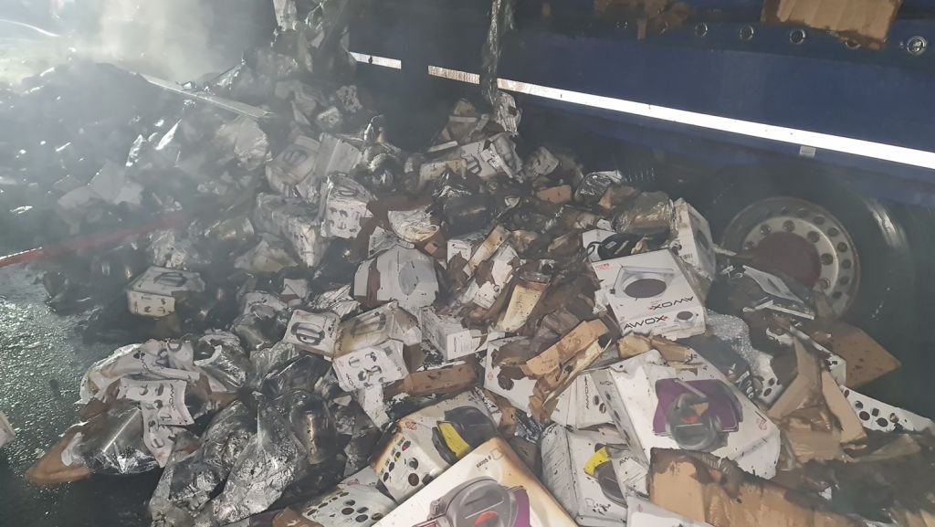 BOLU PLAKALI TIR ALEV ALEV YANDI