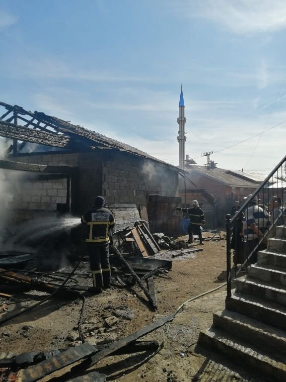 BOLU'DA AHIR VE KURULUKTA ÇIKAN YANGIN KORKUTTU