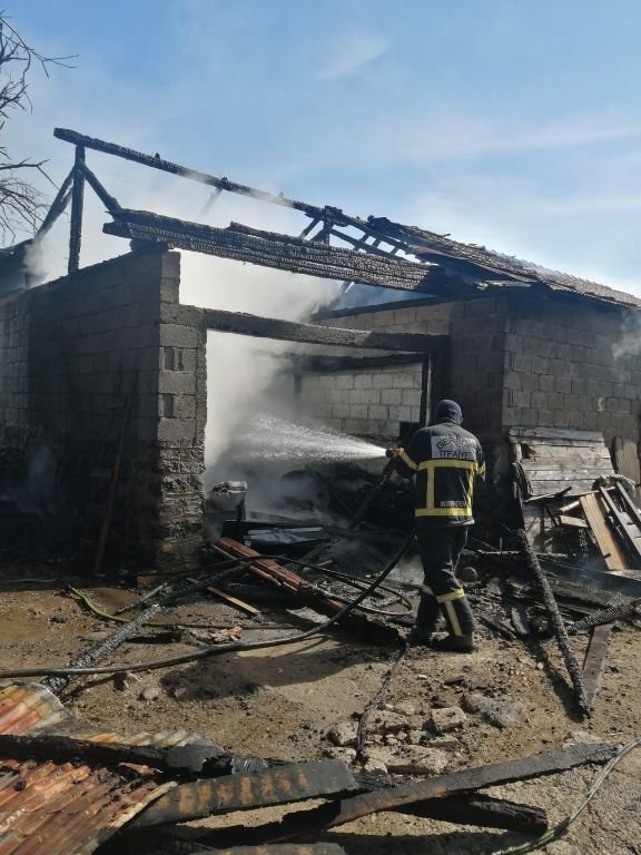 BOLU'DA AHIR VE KURULUKTA ÇIKAN YANGIN KORKUTTU