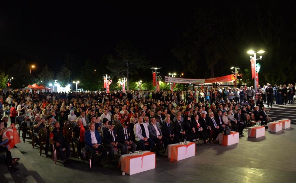 BOLU’DA COŞKULU 15 TEMMUZ TÖRENİ