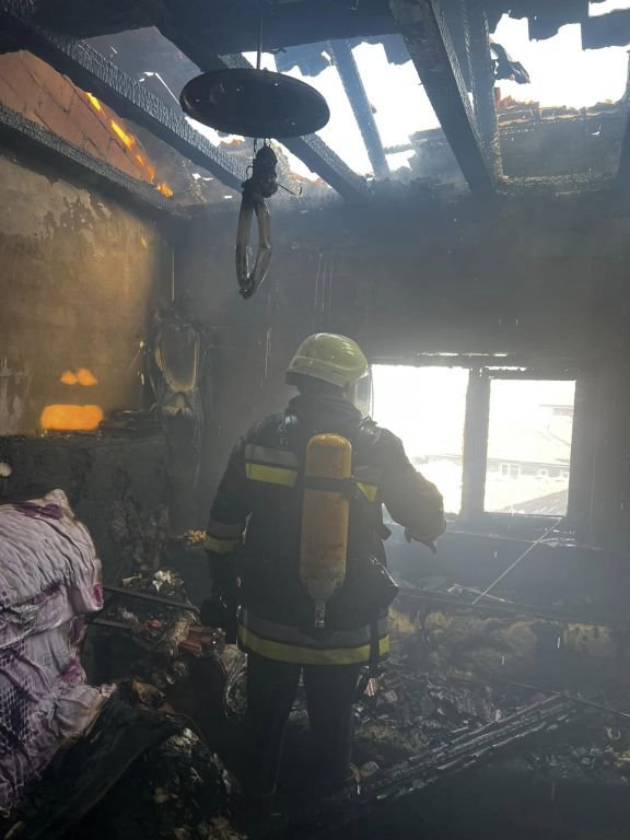 BOLU’DA EV VE SAMANLIK ALEV ALEV YANDI