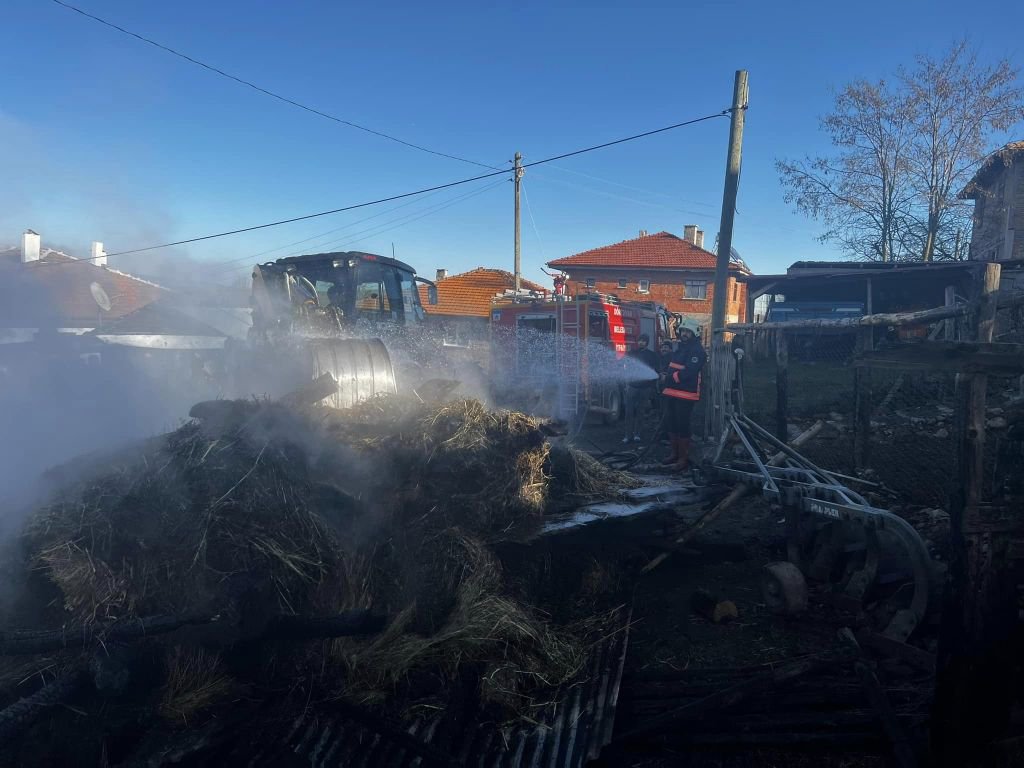 BOLU’DA EV VE SAMANLIK ALEV ALEV YANDI