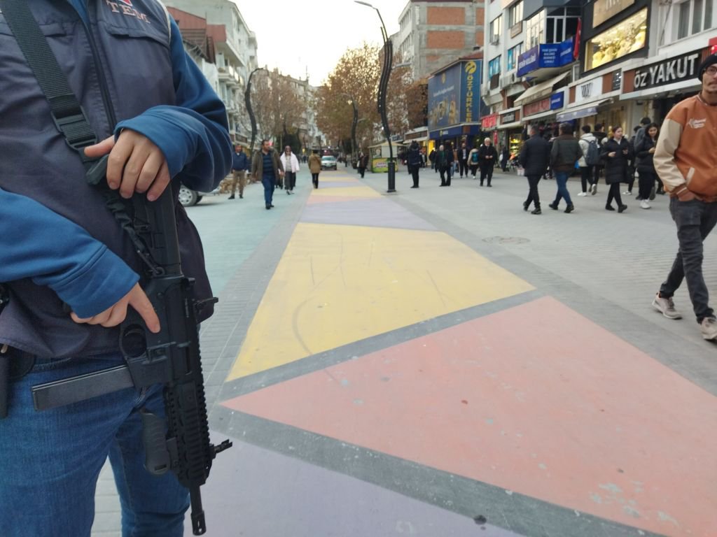 POLİSTEN YABANCI UYRUKLULARA SIKI DENETİM