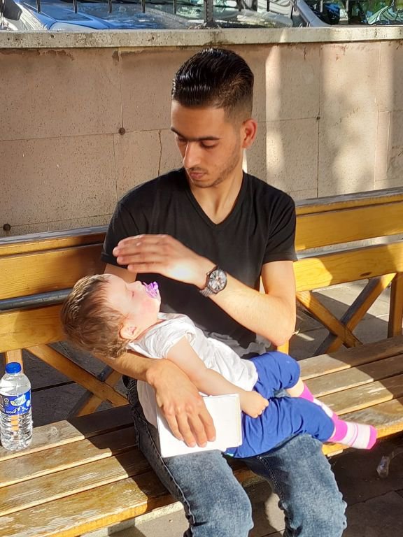 ÇOCUĞUNU BIRAKIP SEVGİLİSİYLE KAÇTI