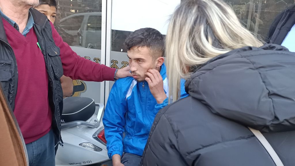 DİREKSİYONDA RAHATSIZLANARAK KAZA YAPTI