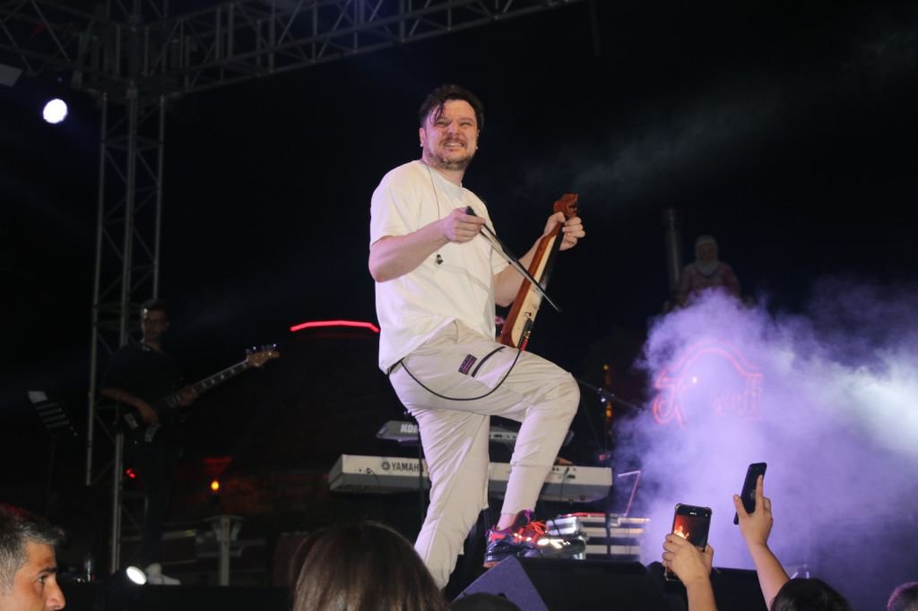 EKİN UZUNLAR KEMENÇESİYLE BOLULULARI COŞTURDU