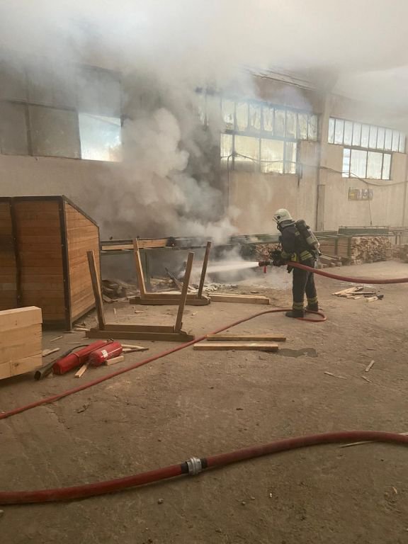 FABRİKADA  YANGIN ÇIKTI