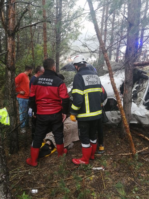 GEREDE'DE 4 KİŞİLİK AİLE ÖLÜMDEN DÖNDÜ