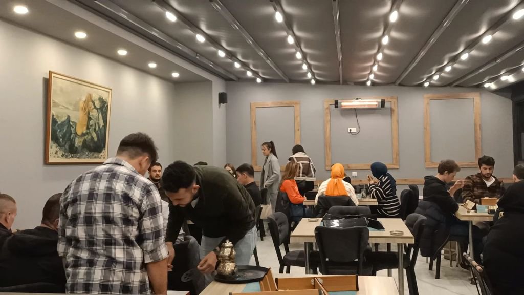 İSMİYLE GENÇLERİN İLGİ ODAĞI OLDU