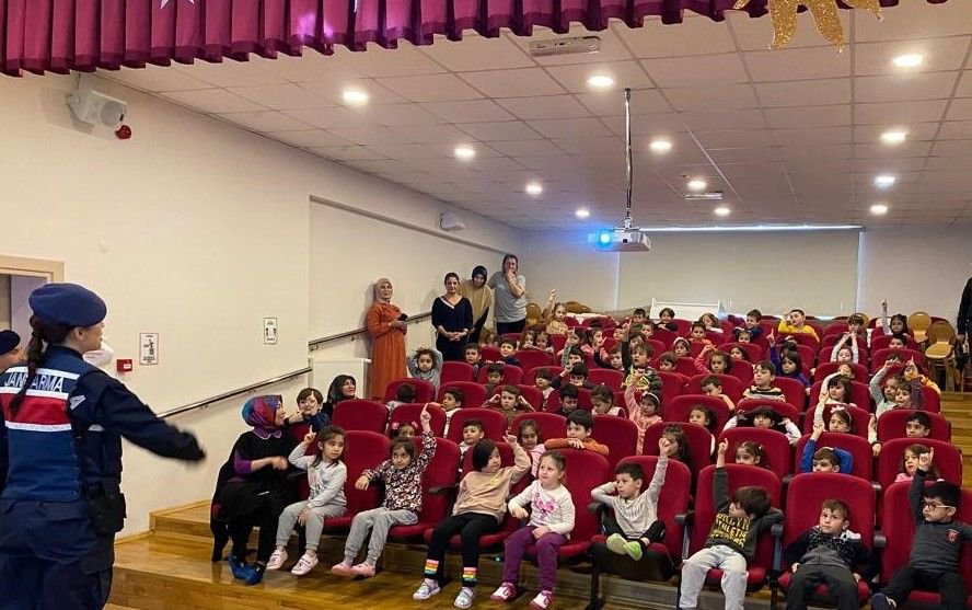 JANDARMA'DAN ÇOCUKLARA EĞİTİM