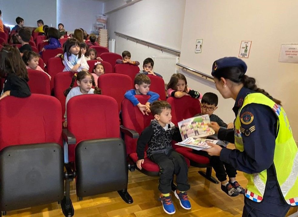 JANDARMA'DAN ÇOCUKLARA EĞİTİM