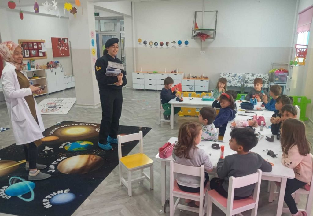 JANDARMA'DAN ÇOCUKLARA EĞİTİM