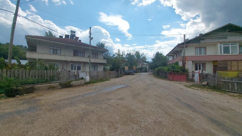 KABUS KINDIRA KÖYÜNE Mİ SIÇRADI