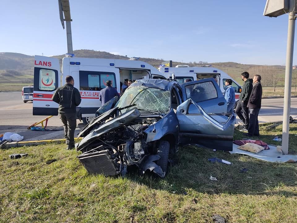 KAVŞAKTA ÖLÜMDEN DÖNDÜLER