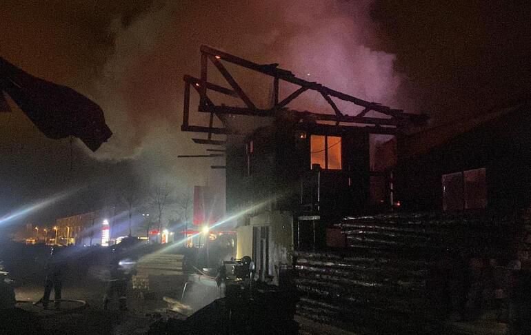 KERESTE FABRİKASI KÜLE DÖNÜYORDU