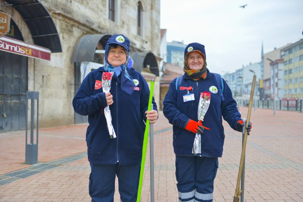 KIZILAY’DAN YÜREKLERİ ISITAN KADIN DAYANIŞMASI