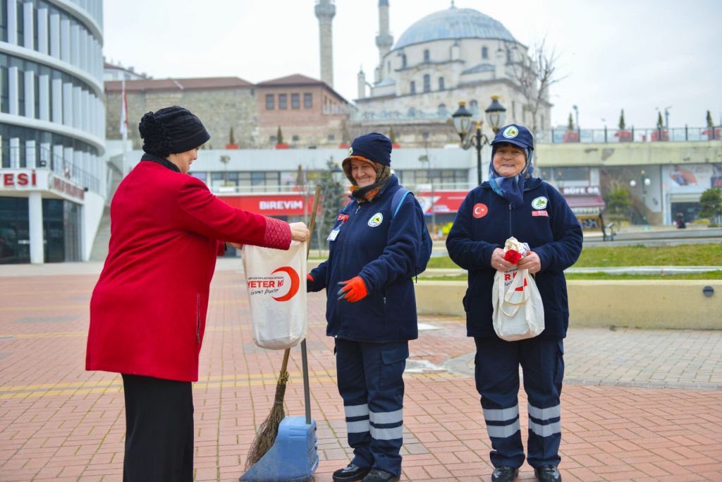 KIZILAY’DAN YÜREKLERİ ISITAN KADIN DAYANIŞMASI