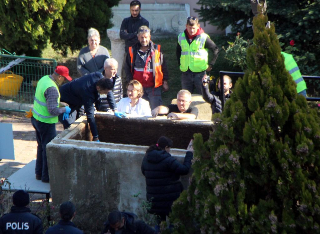 LAHİT MEZAR AÇILDI.. MERAK EDİLEN HER ŞEY BU HABERDE