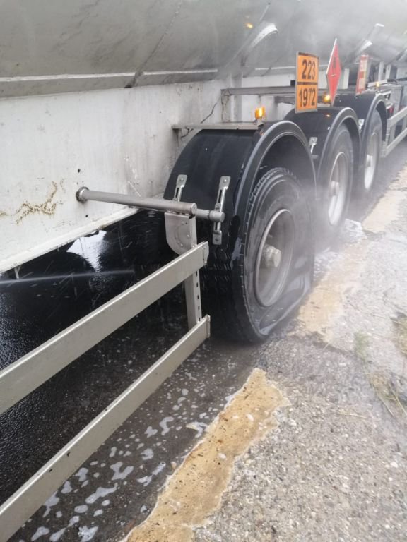 LNG YÜKLÜ TIR AZ KALSIN PATLIYORDU