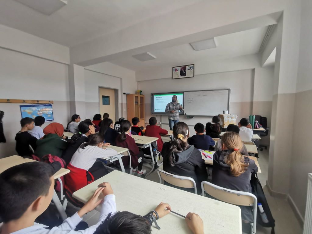 ÖĞRENCİLERE ÇAĞIMIZIN HASTALIĞINI ANLATTI