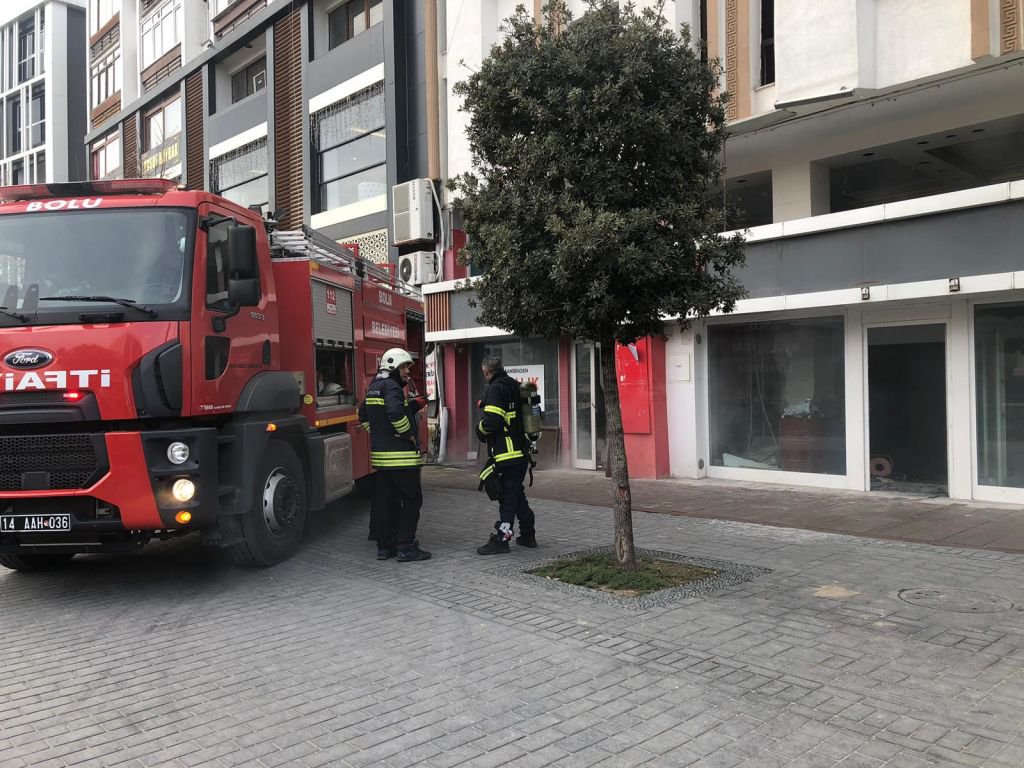 OTELDE YANGIN PANİĞİ