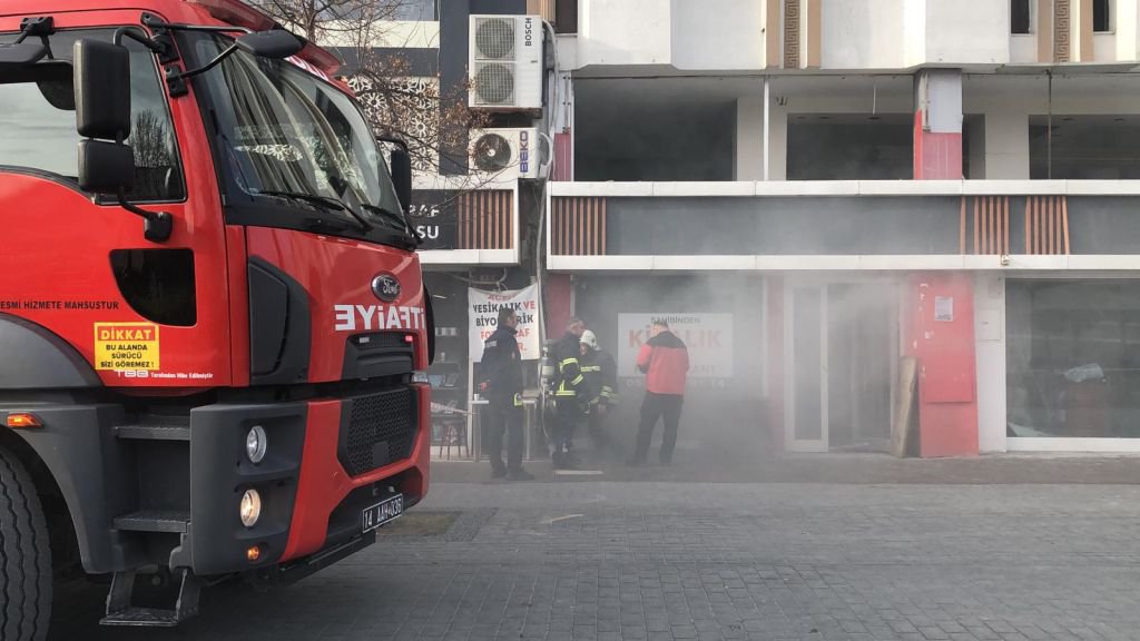 OTELDE YANGIN PANİĞİ