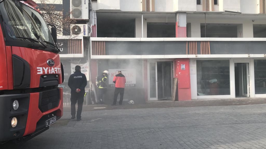 OTELDE YANGIN PANİĞİ