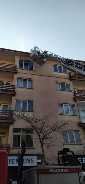 PATLAYAN KOMBİ EVİ YAKTI