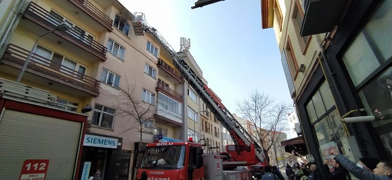 PATLAYAN KOMBİ EVİ YAKTI