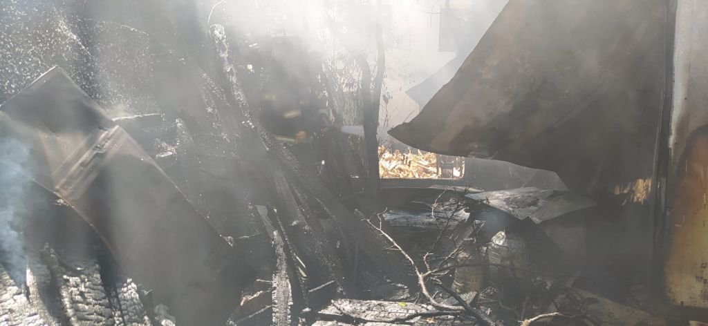 TEK KATLI EV KÜLE DÖNDÜ