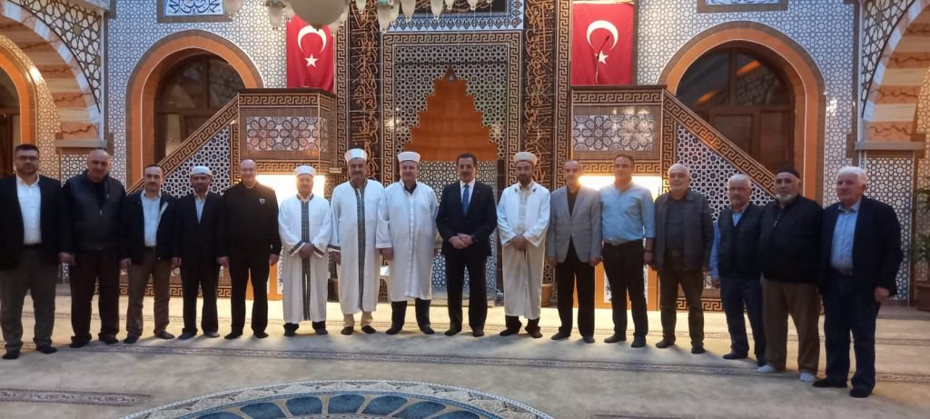 TERAVİH NAMAZI KILIP MAHALLE SAKİNLERİYLE BULUŞTULAR