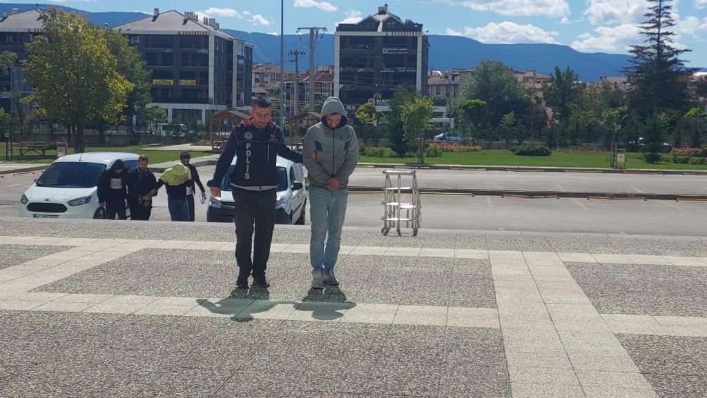 UYUŞTURUCU TACİRLERİNE DARBE