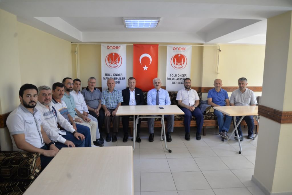 VALİ KILIÇ'TAN İMAM HATİPLİLER DERNEĞİNE ZİYARET