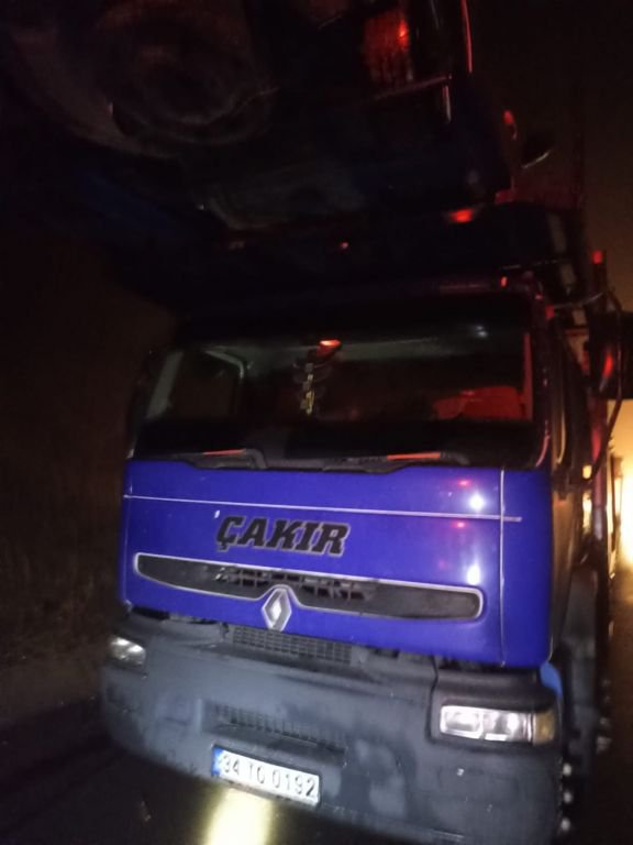 YANGIN, TAŞIDIĞI OTOMOBİLE SIÇRADI