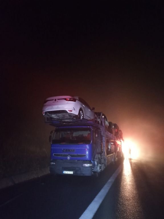 YANGIN, TAŞIDIĞI OTOMOBİLE SIÇRADI