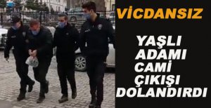 CAMİ ÇIKIŞINDA YAŞLI ADAMI DOLANDIRDI