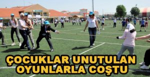 ÇOCUKLAR UNUTULAN OYUNLARLA COŞTU