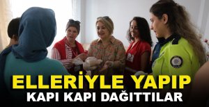 ELLERİYLE YAPIP KAPI KAPI DAĞITTILAR