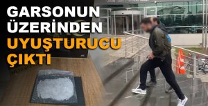 GARSON YOLCUNUN ÜZERİNDEN UYUŞTURUCU ÇIKTI