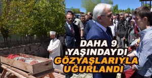 HAVUZDA BOĞULAN KÜÇÜK KIZ GÖZYAŞLARIYLA UĞURLANDI