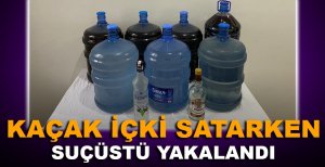 KAÇAK İÇKİ SATARKEN SUÇÜSTÜ YAKALANDI